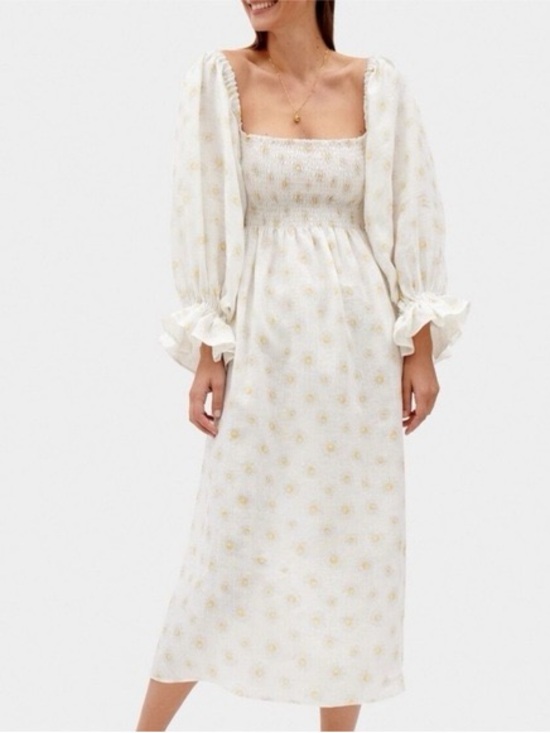 Sleeper Dresses & Skirts - Sleeper Atlanta White Off-Shoulder Smocked Dress Daisy Print with Hair Tie L
